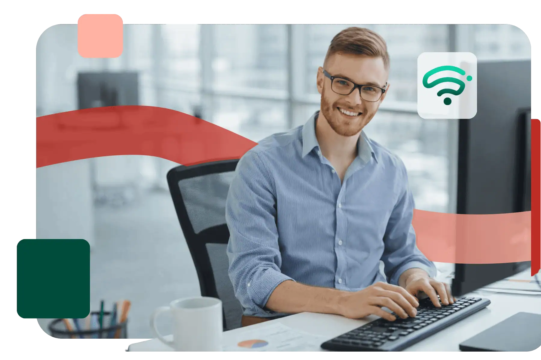 Homme tapant sur un clavier d'ordinateur