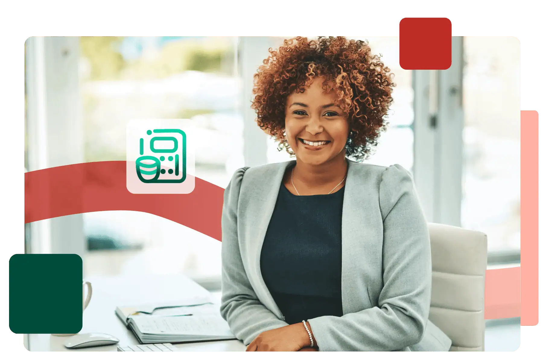 Femme souriante regardant l'objectif